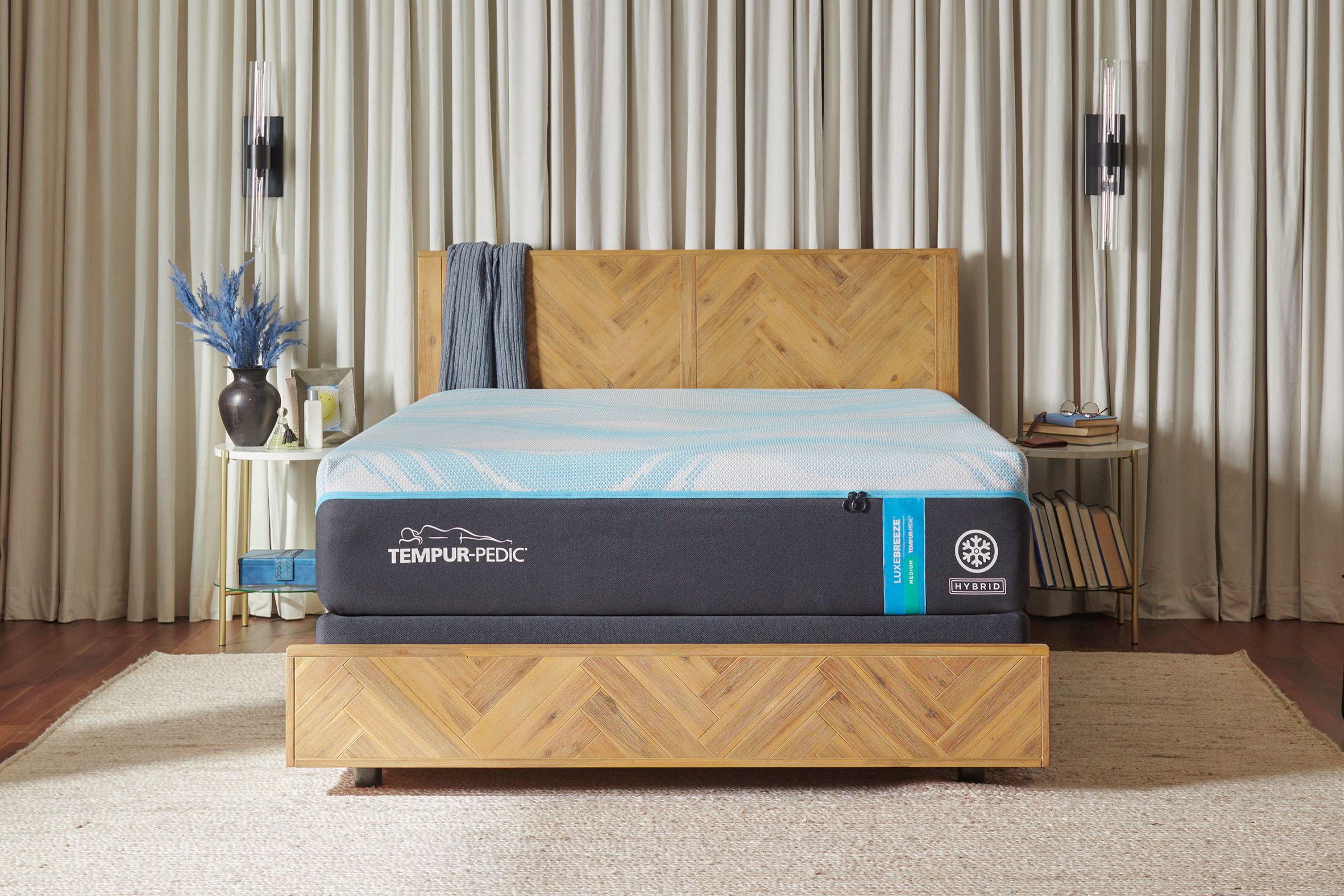 TEMPUR-LuxeBreeze® Medium Hybrid 13