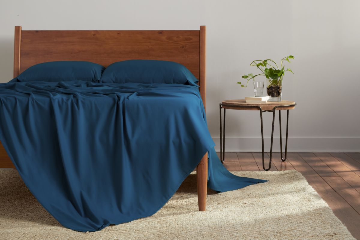 Vertex Navy Split Head King Sheet Set at GardnerWhite