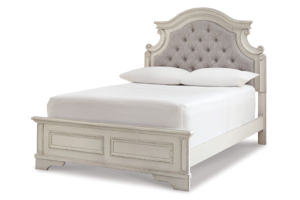 Realyn Full Panel Bed